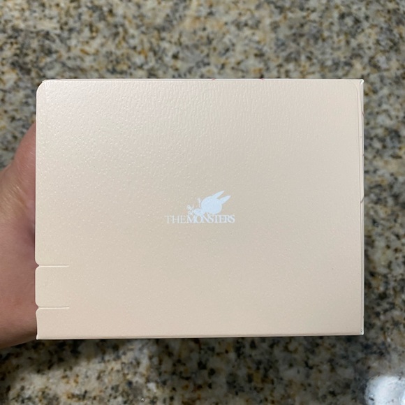 Pop Mart The Monsters Labubu Have a Seat Vinyl Plush in Hehe - Picture 3 of 4